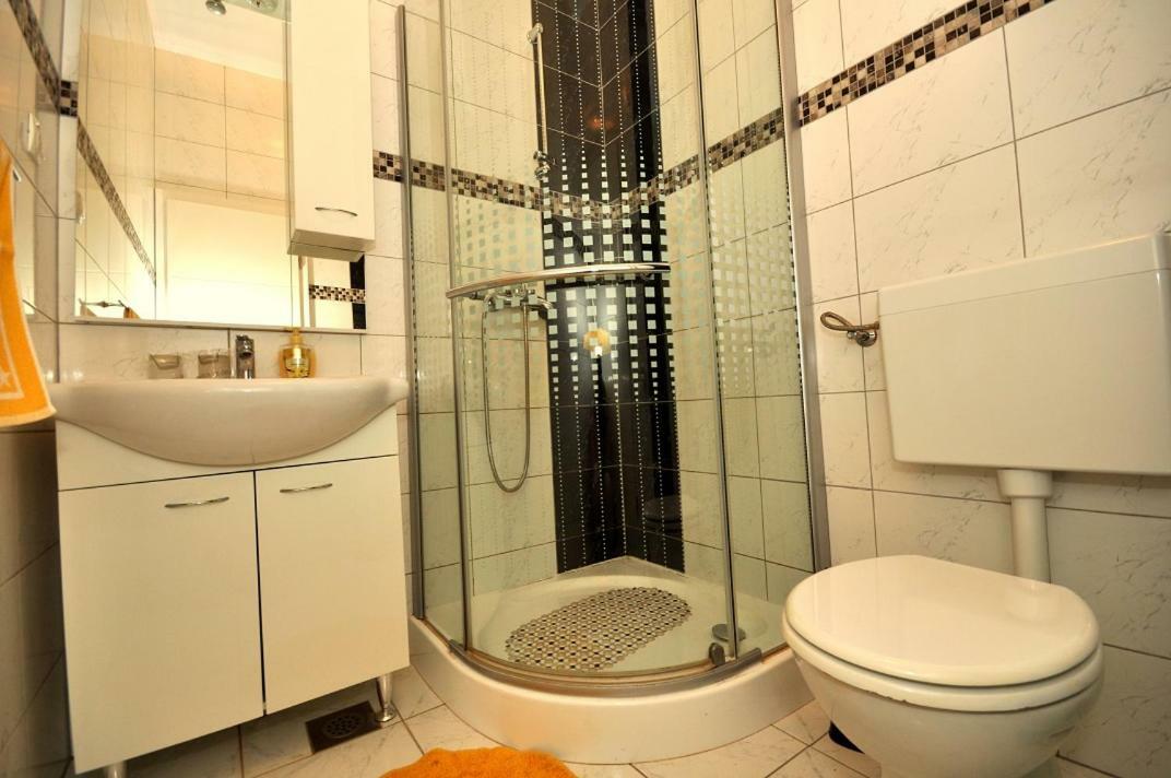 Apartman Renata Omiš Buitenkant foto