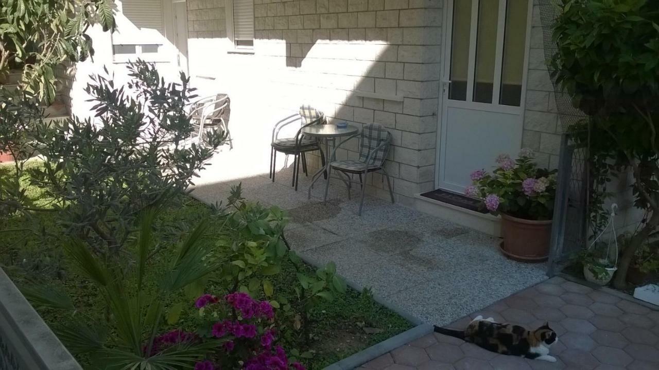 Apartman Renata Omiš Buitenkant foto