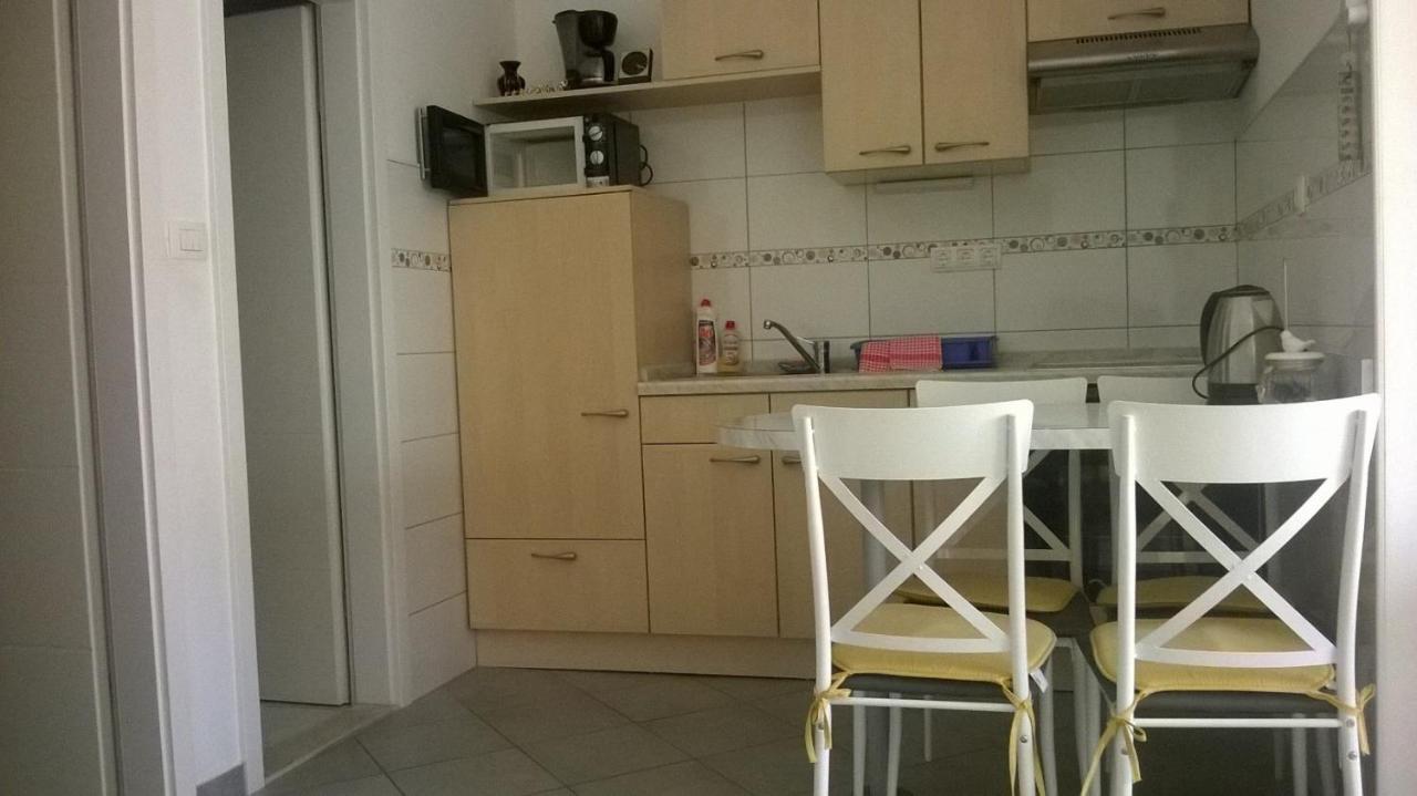 Apartman Renata Omiš Buitenkant foto