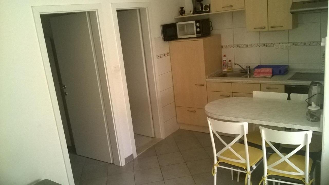 Apartman Renata Omiš Buitenkant foto