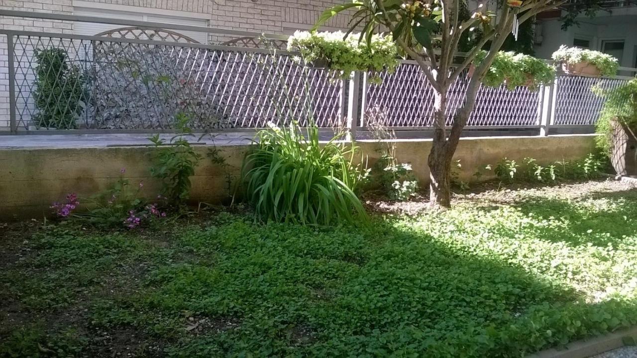 Apartman Renata Omiš Buitenkant foto