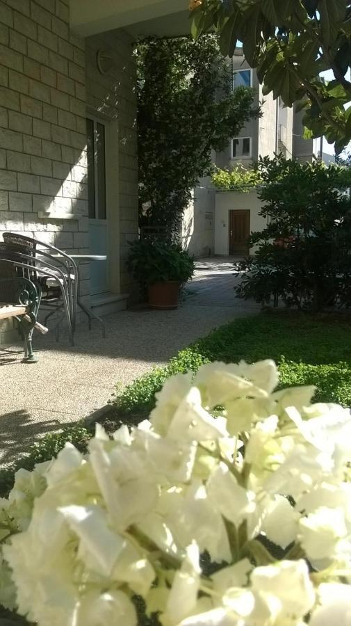 Apartman Renata Omiš Buitenkant foto
