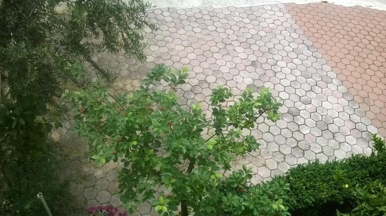 Apartman Renata Omiš Buitenkant foto
